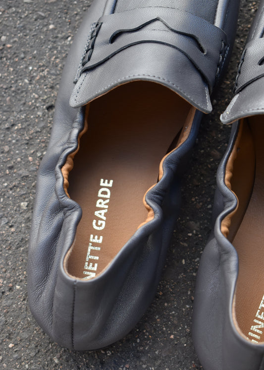 Mocassins femme Luce anthracite, détail de l’arrière élastiqué convertible en mule