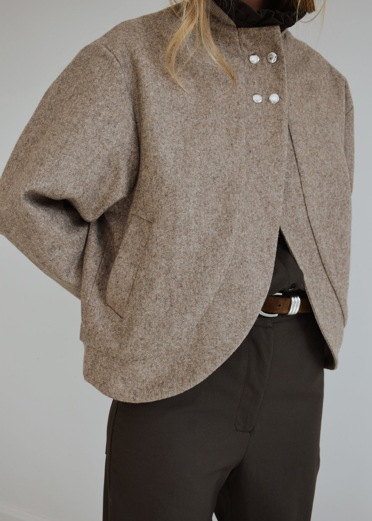 Bomber Léo en laine marron made in france coupe arrondie sur le devant