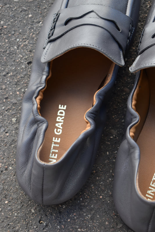 Mocassins femme Luce anthracite, détail de l’arrière élastiqué convertible en mule