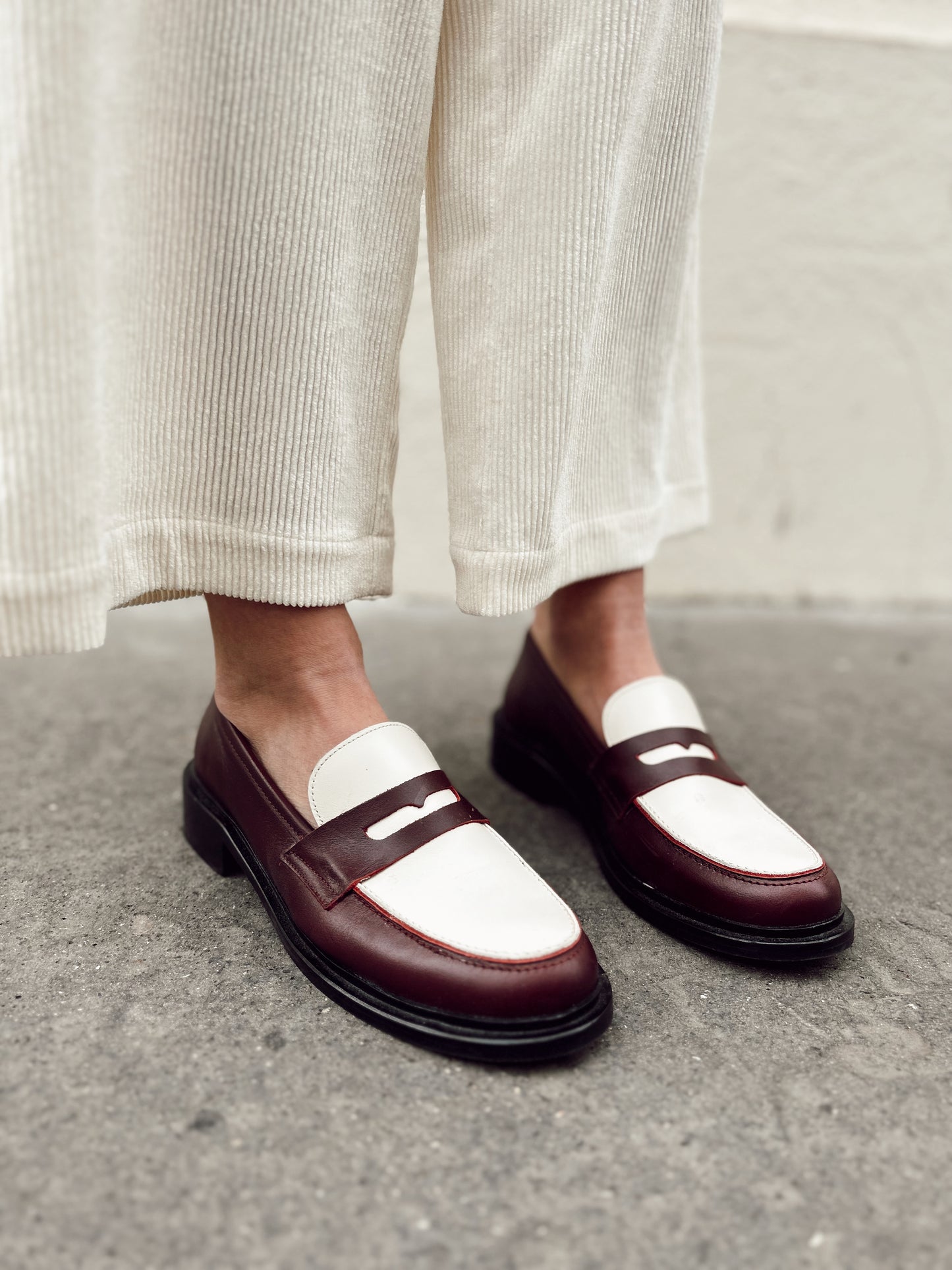 Mocasines Ginette Garde - burdeos y crudo