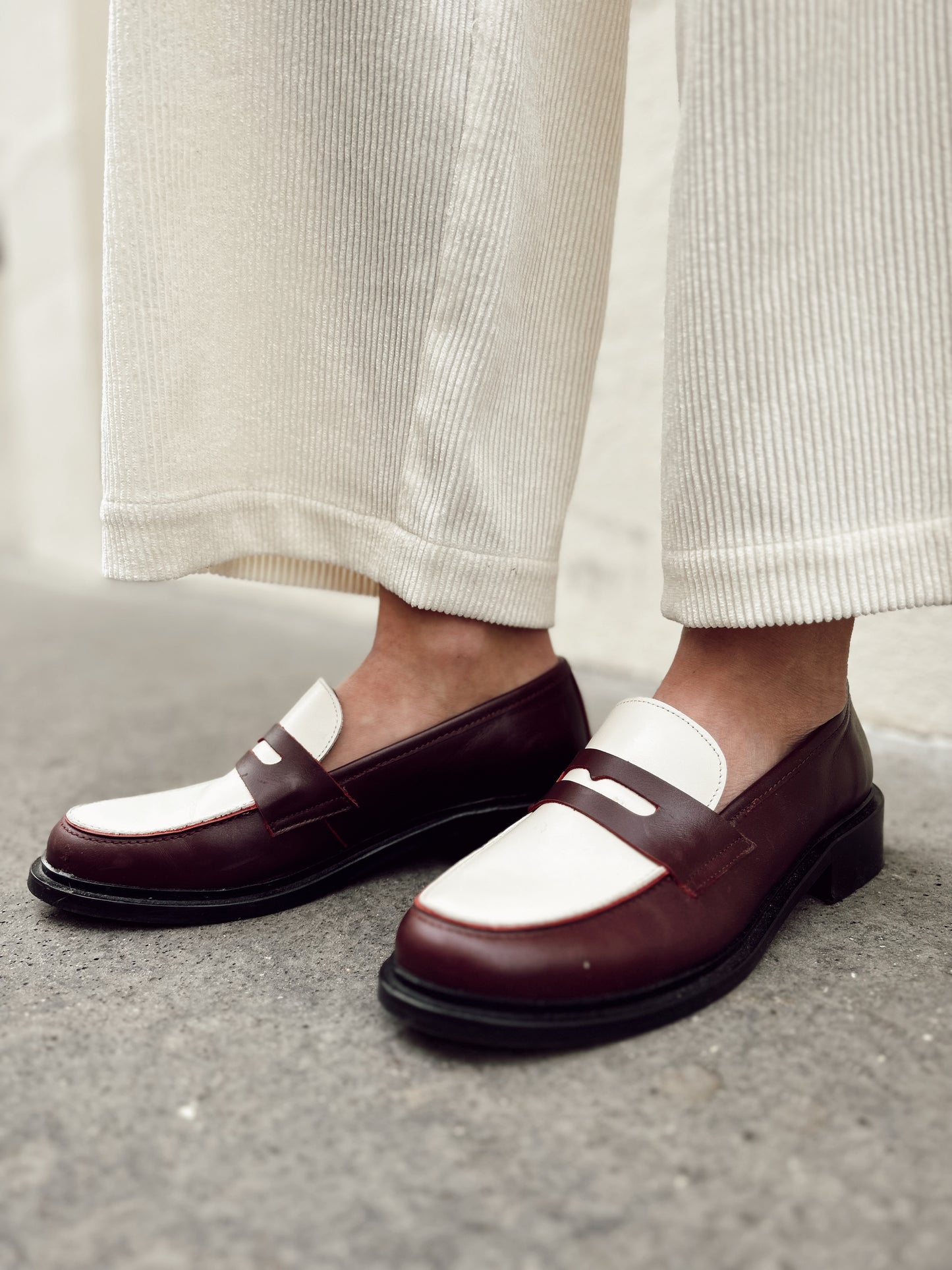 Mocasines Ginette Garde - burdeos y crudo