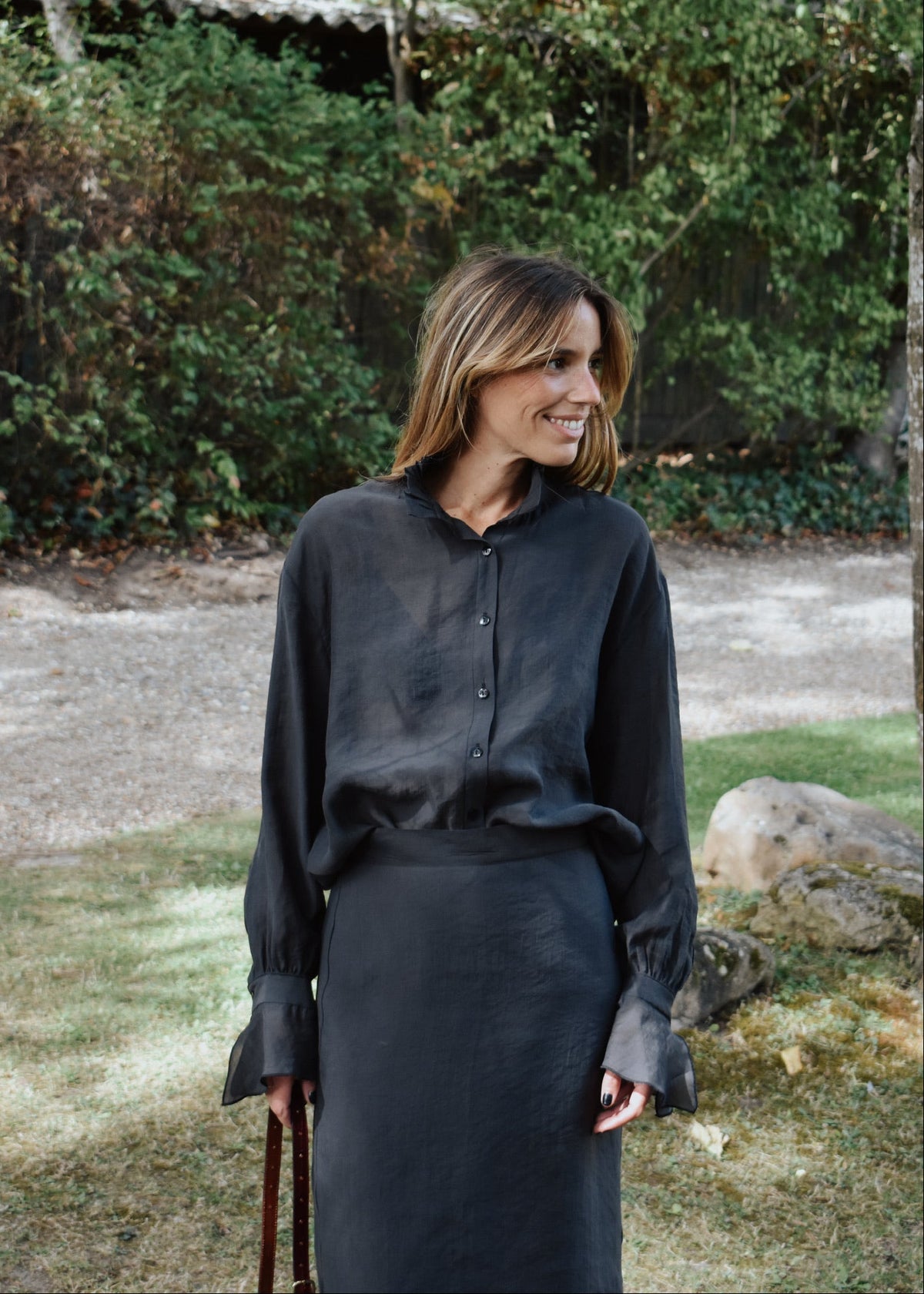Chemise femme Victoria anthracite en viscose avec col victorien et manches volantées